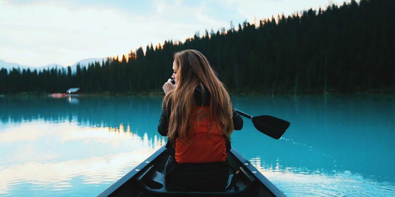 中国新能源888：虚拟电厂如何聚合分布式可再生能源，高效参与电网调峰辅助服务