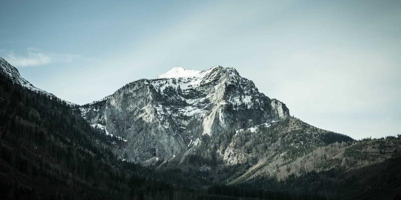新能源与数据中心融合：打造零碳算力中心的微电网设计与绿电采购策略