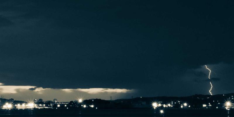 海上风电柔性直流输电技术：远海风电高效并网的解决方案与储能技术的关键角色